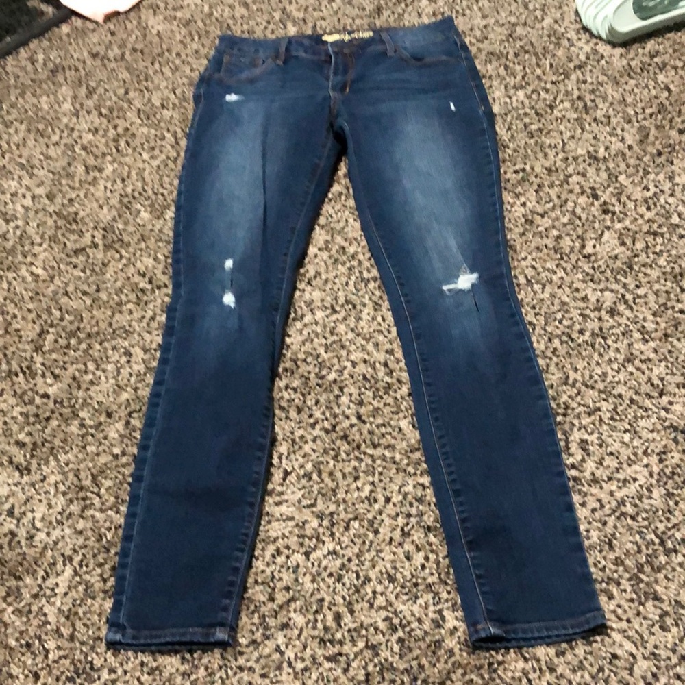 3/$20 Brand new dark wash distressed skinny jeans